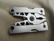 SOG  Sync II  multi-tool 
