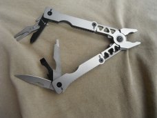 SOG  Sync II  multi-tool 