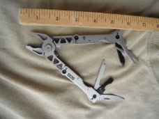 SOG  Sync II  multi-tool 