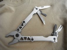 SOG  Sync II  multi-tool 