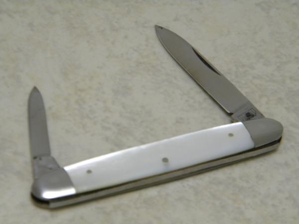 E Bruckmann Solingen Germany Pearl Small Equal End Pen Knife - C. 1891-1956