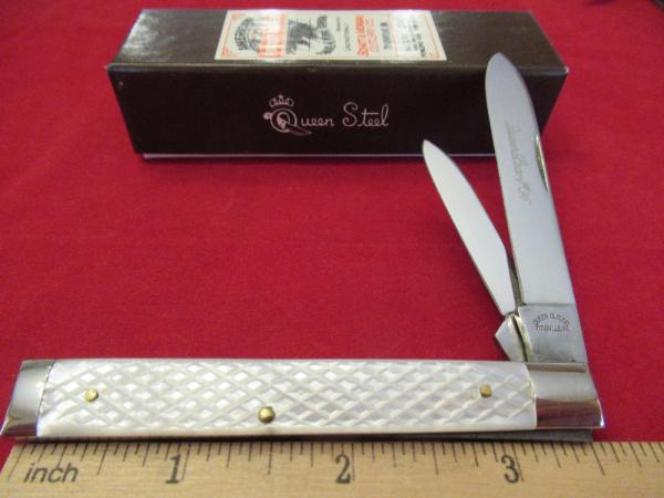 Queen Cut Co Checkered Pearl Doctors Knives Pattern # 96