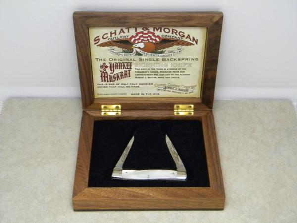 Schatt & Morgan Titusville PA. 2003 Pearl Presidents Choice Yankee Muskrat Knife in Box
