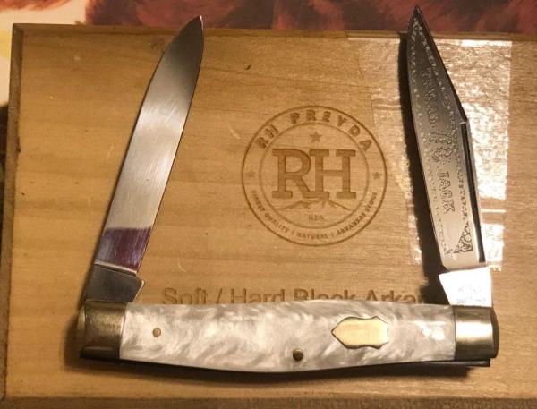Fight'n Rooster Imitation Pearl Handled Texas Jack Knife Fight'n Rooster Imitation Pearl Handled Texas Jack Knife