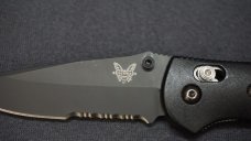 + BENCHMADE USA GRIPTILIAN 551 MEL PARDUE W/BLACK COMBO BLADE - RECONDITIONED +