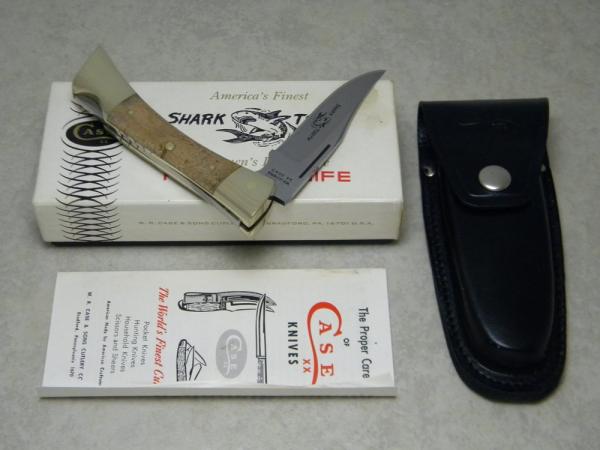 Case XX Stainless USA 8 Dot (1972) Curly Maple 7197 LSSP Shark Tooth Lockback Knife in Box Case XX Stainless USA 8 Dot (1972) Curly Maple 7197 LSSP Shark Tooth Lockback Knife in Box