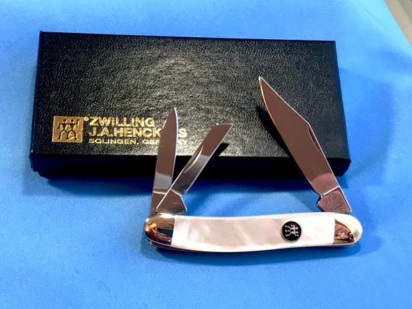 Zwilling J A Henckels Premium 3 Blade Whittler pocket knife with Great Mother of Pearl Handles - NOS Zwilling J A Henckels Premium 3 Blade Whittler pocket knife with Great Mother of Pearl Handles - NOS