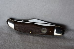 Chicago Folding Hunter P-19 USA Believed to be made by Schrade in the 1980s walnut handles.
