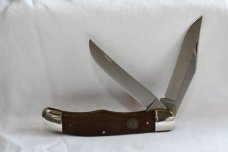 Chicago Folding Hunter P-19 USA Believed to be made by Schrade in the 1980s walnut handles. 