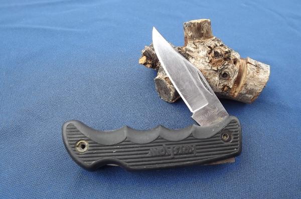 Discontinued Kershaw Black Colt II 1045 Folding lock-back pocket knife. Made in Japan! VERY sharp! Discontinued Kershaw Black Colt II 1045 Folding lock-back pocket knife. Made in Japan! VERY sharp!