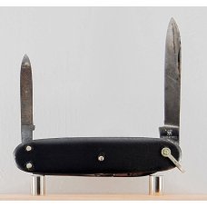 Henckels 3-Blade 2 13/16" Long Pen Knife In Very Good Condition With Metal Covers (976)