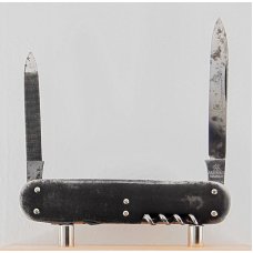 Henckels 4-Blade 3 1/4" Long Pen Knife In Very Good Condition With Metal Covers (978)