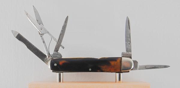 IXL George Wostenholm 6-Blade 2 7/8" Long Multitool In Excellent Condition w/Tortoise Covers (979) IXL George Wostenholm 6-Blade 2 7/8" Long Multitool In Excellent Condition w/Tortoise Covers (979)