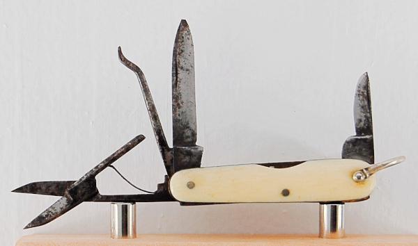 Hall 4-Blade 2" Long Multitool Knife In Very Good Condition With Ivory Covers (984) Hall 4-Blade 2" Long Multitool Knife In Very Good Condition With Ivory Covers (984)