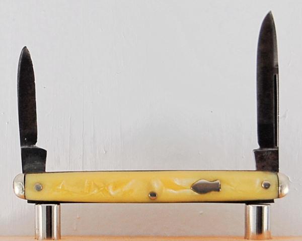 Henckels 2-Blade 2 5/8" Long Pen Knife In Very Good Condition With Yellow Synthetic Covers (989) Henckels 2-Blade 2 5/8" Long Pen Knife In Very Good Condition With Yellow Synthetic Covers (989)