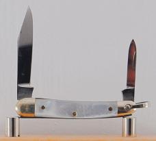 G & S Welkut 2-Blade 2 1/16" Long Pen Knife In Excellent Condition With Mother of Pearl Covers (991)