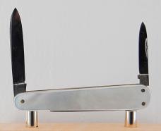 Pape-Thiebes 3-Blade 2 3/4" Long Pen Knife In Excellent Condition With Mother of Pearl Covers (998)
