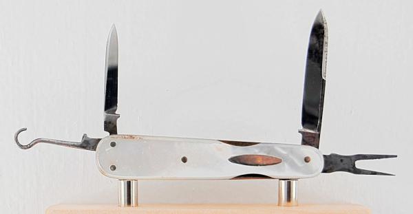 Ward & Morton 6-Blade 2 13/16" Long Multitool In Excellent Condition With Mother of Pearl (1001) Ward & Morton 6-Blade 2 13/16" Long Multitool In Excellent Condition With Mother of Pearl (1001)