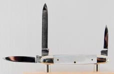 Krusius Brothers 3-Blade 2 3/4" Pen Knife In Excellent Condition With Mother of Pearl Covers (1002)