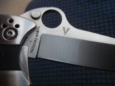 Spyderco Vallotton Sub-Hilt CPM-S30V Folding Knife C149GP