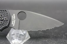 Lightly used Spyderco  Native 5 Lightweight Full Serration Black Blade 