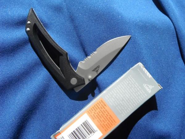 GERBER Vector knife Serrated Edge folding pocket knife Model 8452 NOS/NIB GERBER Vector knife Serrated Edge folding pocket knife Model 8452 NOS/NIB