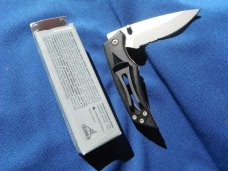 GERBER Vector knife Serrated Edge folding pocket knife  Model 8452   NOS/NIB