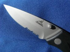 GERBER Vector knife Serrated Edge folding pocket knife  Model 8452   NOS/NIB