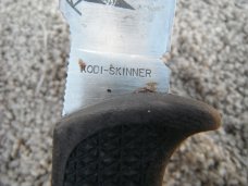 Outdoor Edge Kodi-Skinner 4.4" Blade W/ Gut Hook, Black Kraton Handle, Leather Sheath. Seki Japan!!!