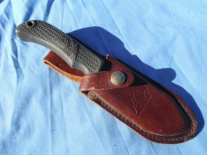 Outdoor Edge Kodi-Skinner 4.4" Blade W/ Gut Hook, Black Kraton Handle, Leather Sheath. Seki Japan!!!