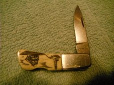  Vintage Single Blade Lock back knife with Highly Detailed Scrimshaw Ship passing a lighthouse scene