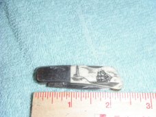  Vintage Single Blade Lock back knife with Highly Detailed Scrimshaw Ship passing a lighthouse scene