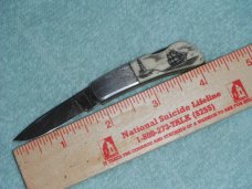  Vintage Single Blade Lock back knife with Highly Detailed Scrimshaw Ship passing a lighthouse scene