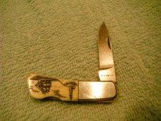  Vintage Single Blade Lock back knife with Highly Detailed Scrimshaw Ship passing a lighthouse scene