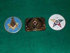 Case XX A Salute To Freemasonry Commemorative Case Trapper knife, Collector's tin Belt Buckle Badges