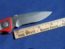 NOS/NIB HARLEY DAVIDSON HD RED THUNDER II W/ SERRATION NEW IN BOX KNIFE, HD0040. GERMAN MADE!