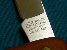 VINTAGE VICTORINOX SWITZERLAND SAK GARDENER ALUMINUM LINER FOLDING POCKET KNIFE KNIVES OLD