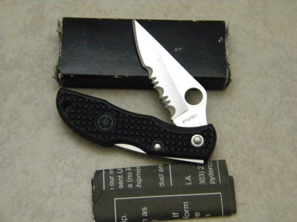 Spyderco Seki Japan LBL Serrated Black Ladybug Tactical Lockback Knife in Box Spyderco Seki Japan LBL Serrated Black Ladybug Tactical Lockback Knife in Box