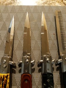 3 stilettos knives 1 comb set 