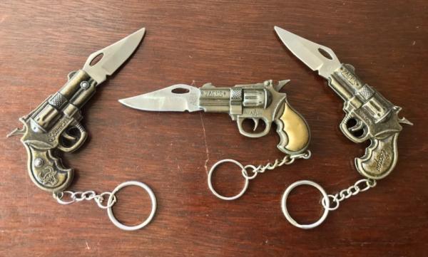 3 Vintage Miniature Revolver Or Pistol Keychain Manual Lockback Folding Knives 3 Vintage Miniature Revolver Or Pistol Keychain Manual Lockback Folding Knives
