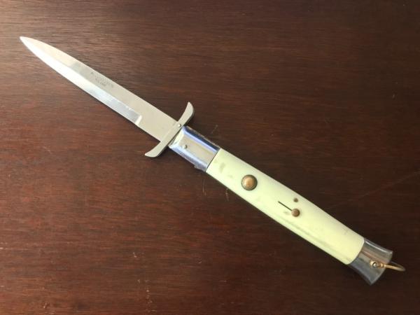 Batwing Rizzuto Estileto Milano, Marked Stainless Steel, Hard To Find White Handle, Used Batwing Rizzuto Estileto Milano, Marked Stainless Steel, Hard To Find White Handle, Used