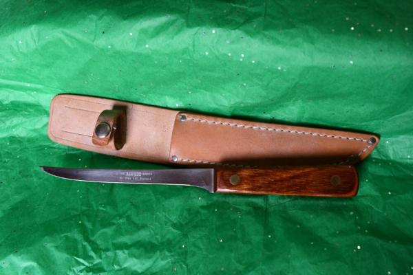 Rawhide Series made by Queen Filet knife #8185  99% new w/sheath