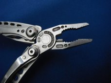LEATHERMAN Skeletool Stainless Steel Multi-Tool, Pliers, Folding Knife, Phillips Half Serrated Blade