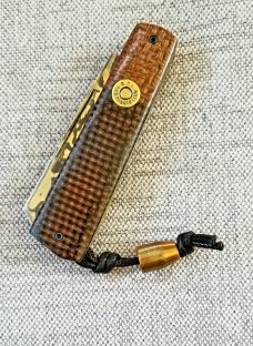 Vincenzo Balistreri Brown micarta White Wolf,3.5" .Damascus..lanyard pin..bead..filework..Cap shield