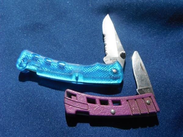 Buck USA 444 Bucklite folding knife lock-back 1997 rare blue scales & Buck 425 Lock-back Made in USA Buck USA 444 Bucklite folding knife lock-back 1997 rare blue scales & Buck 425 Lock-back Made in USA