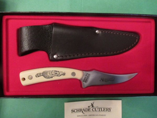 Schrade Scrimshaw Sharpfinger Model # 502 SC
