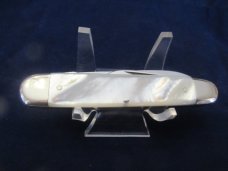 Hen & Rooster Bertram Equal End Pearl Whittler Model 193MOP
