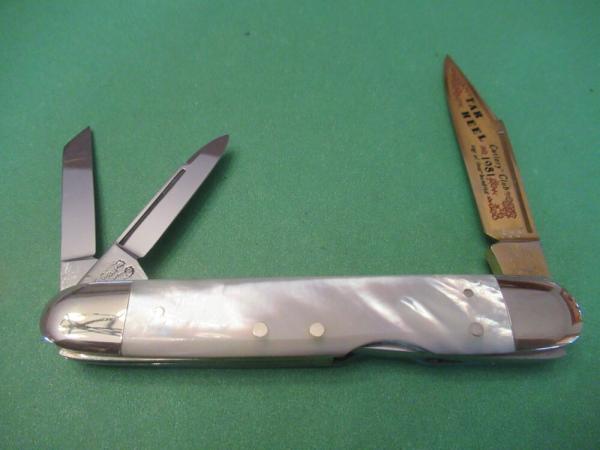 Fight'N Rooster Gold Blade Pearl Whittler for the Tar Heel Club 1981 