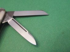Fight'N Rooster Gold Blade Pearl Whittler for the Tar Heel Club 1981 
