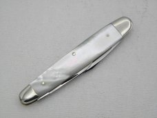 Queen Cutlery Co. #4 Sleeveboard Pen  in Pearl: 3 5/16” closed; early 1950s, Q STAINLESS